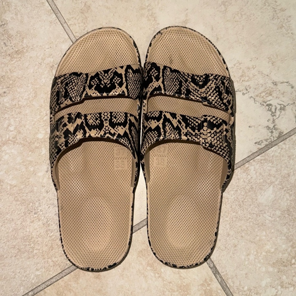 3 for $15! Freedom Moses Cobra Sands sandals, size 37/38